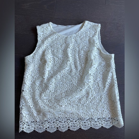 Uniqlo Lace Top - Picture 4 of 5